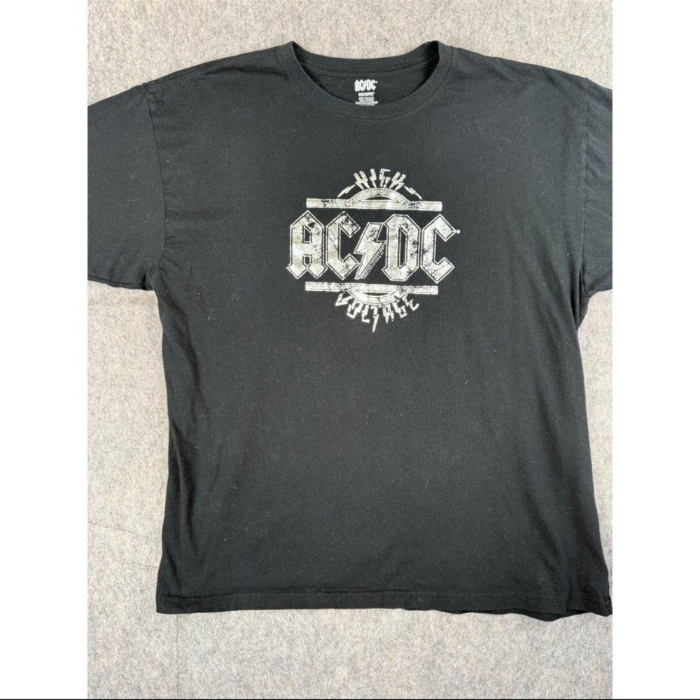 AC/DC‎ T-Shirt Men's XL Black Spellout Logo Short Sleeve Crew Neck Pullover Tee